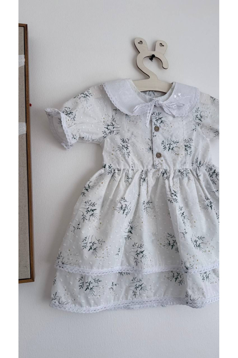 Robe bébé et enfant en batiste avec col amovible fleurs sur blanc – Taille 62 à 122 Robe bébé et enfant en batiste avec col amovible fleurs sur blanc – Taille 62 à 122