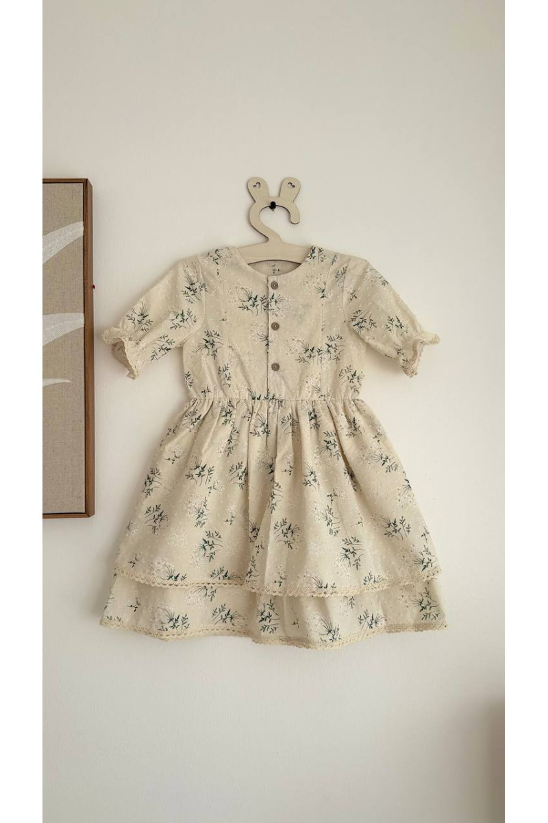 Robe bébé et enfant en batiste avec col amovible  fleurs sur crème – Taille 62 à 122