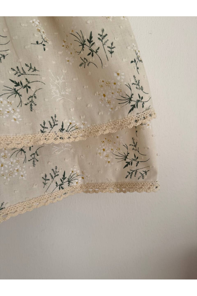 Robe bébé et enfant en batiste avec col amovible  fleurs sur crème – Taille 62 à 122