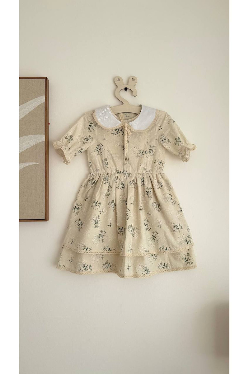 Robe bébé et enfant en batiste avec col amovible  fleurs sur crème – Taille 62 à 122