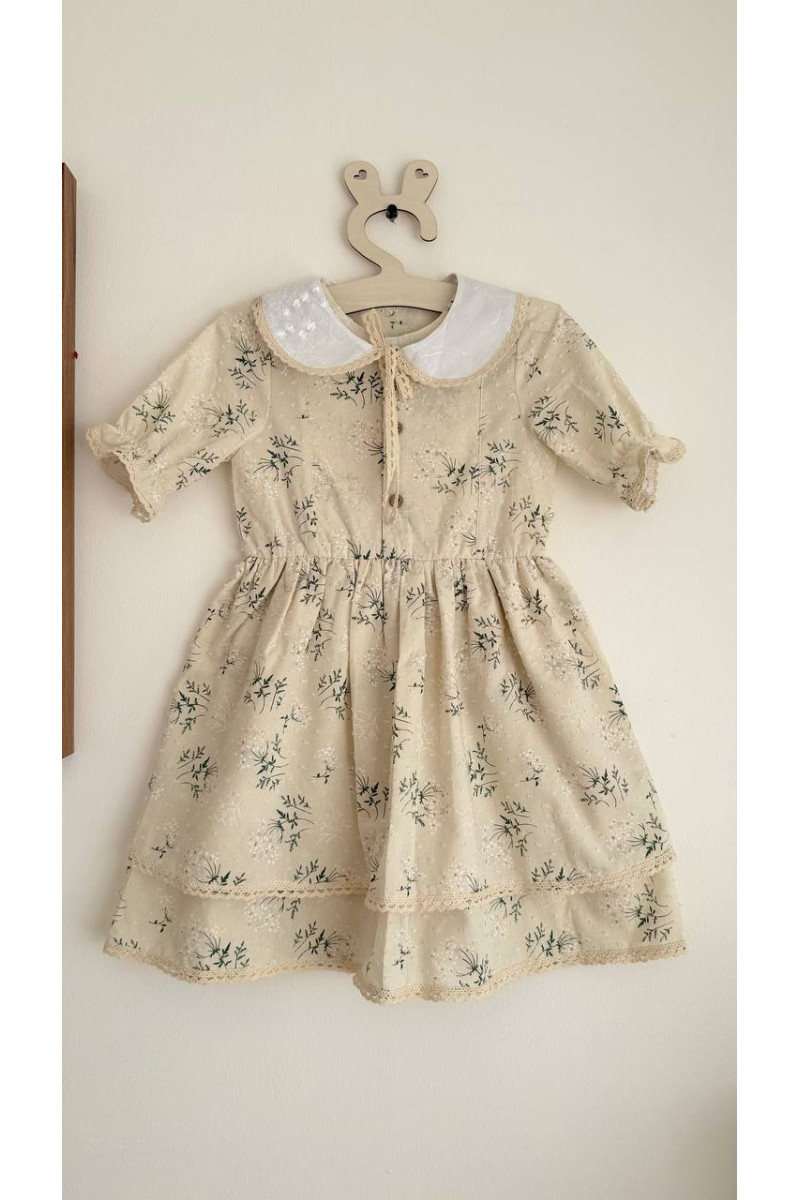 Robe bébé et enfant en batiste avec col amovible fleurs sur crème – Taille 62 à 122 Robe bébé et enfant en batiste avec col amovible fleurs sur crème – Taille 62 à 122