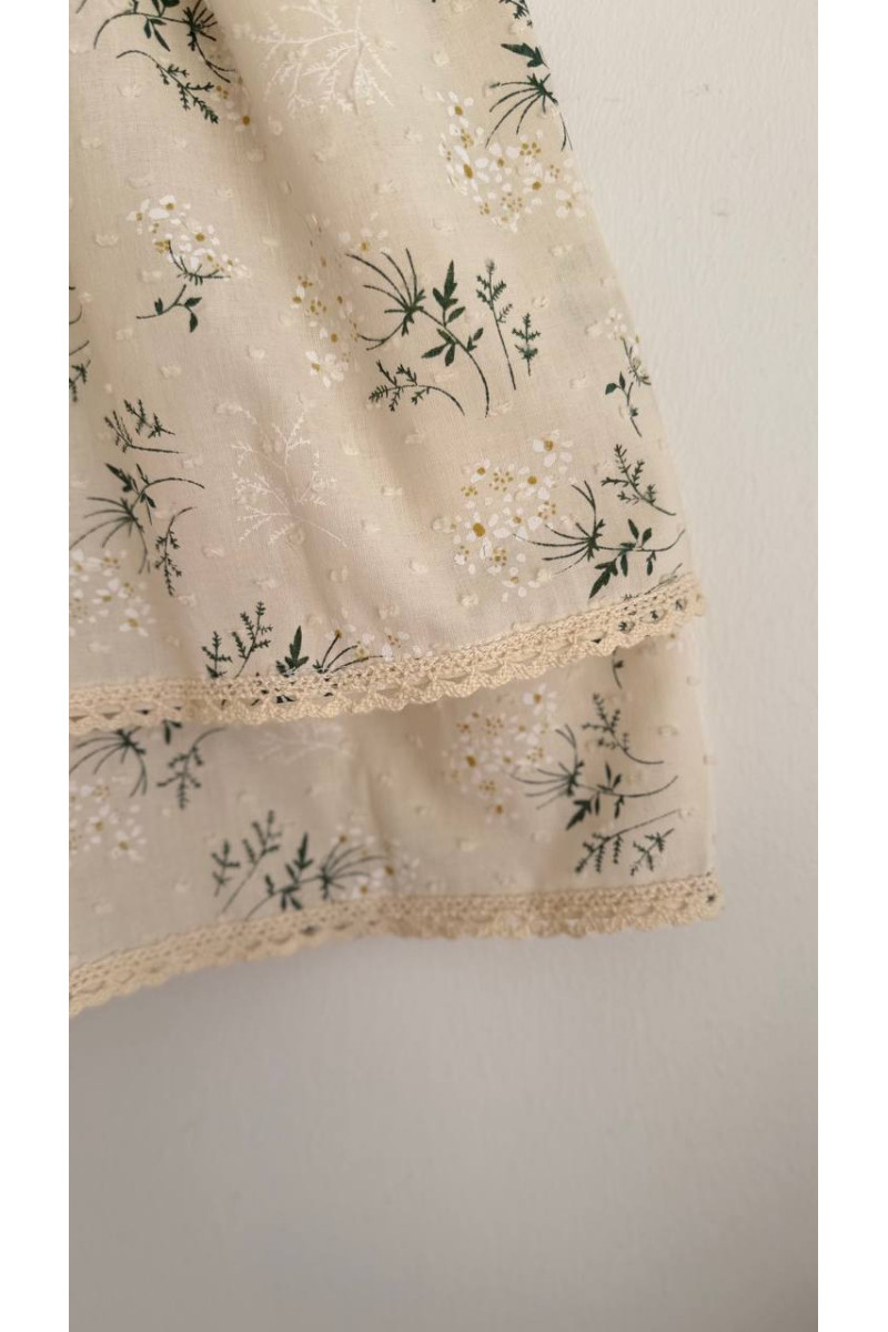 Robe bébé et enfant en batiste avec col amovible  fleurs sur crème – Taille 62 à 122