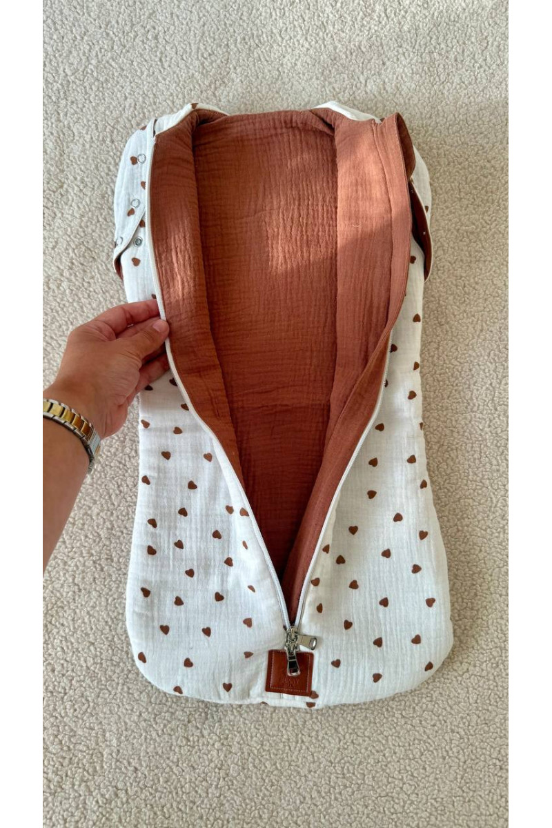 Gigoteuse bébé TOG 1.0 en double gaze de coton  imprimé cœur en crème– Fait main