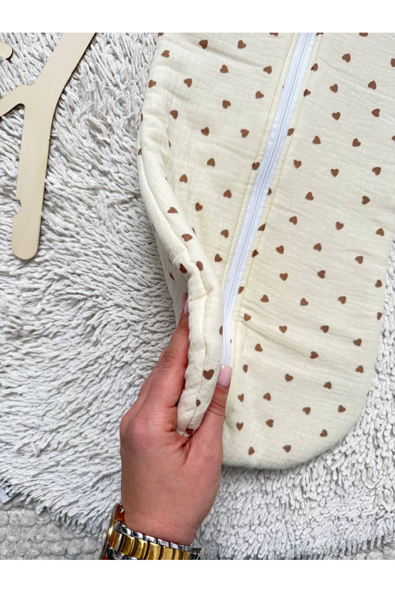 Gigoteuse emmaillotage bébé TOG 2  en double gaze de coton  imprimé cœur en créme – Fait main