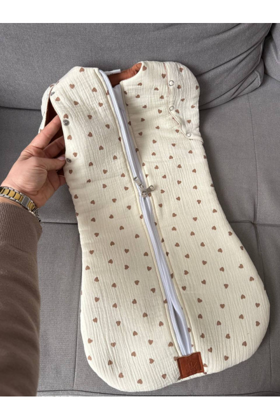 Gigoteuse emmaillotage bébé TOG 2  en double gaze de coton  imprimé cœur en créme – Fait main