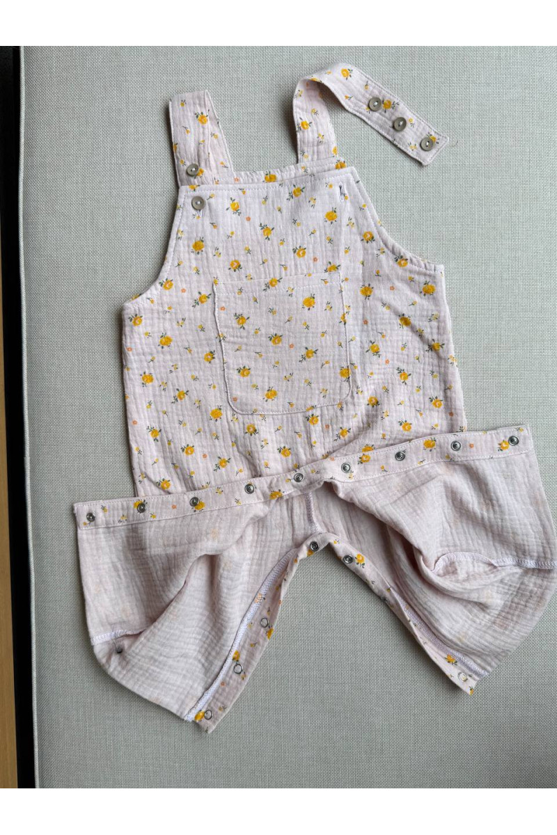 Salopette bébé en gaze de coton imprimée fleur rose