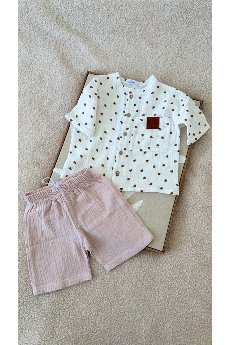 Chemise et short en mousseline (gaze de coton) pour bébé avec imprimé de cœurs