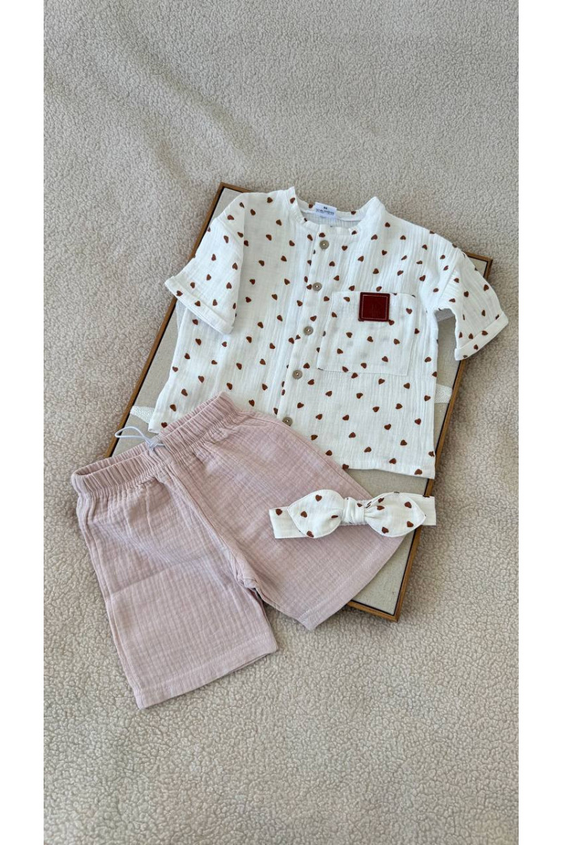 Chemise et short en mousseline (gaze de coton) pour bébé avec imprimé de cœurs