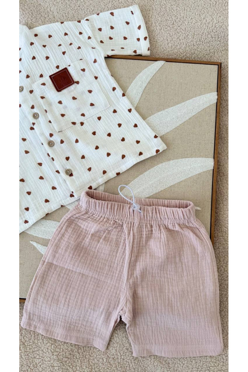Chemise et short en mousseline (gaze de coton) pour bébé avec imprimé de cœurs