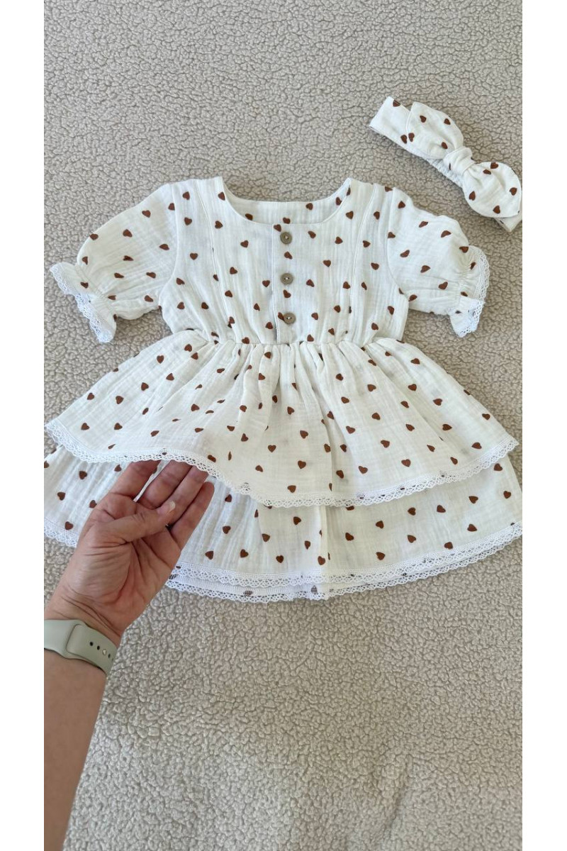 Robe bébé fille en gaze de coton avec dentelle – robe d'été doublée imprimée cœurs – vêtement bébé chic et confortable Robe bébé fille en gaze de coton avec dentelle – robe d'été doublée imprimée cœurs – vêtement bébé chic et confortable